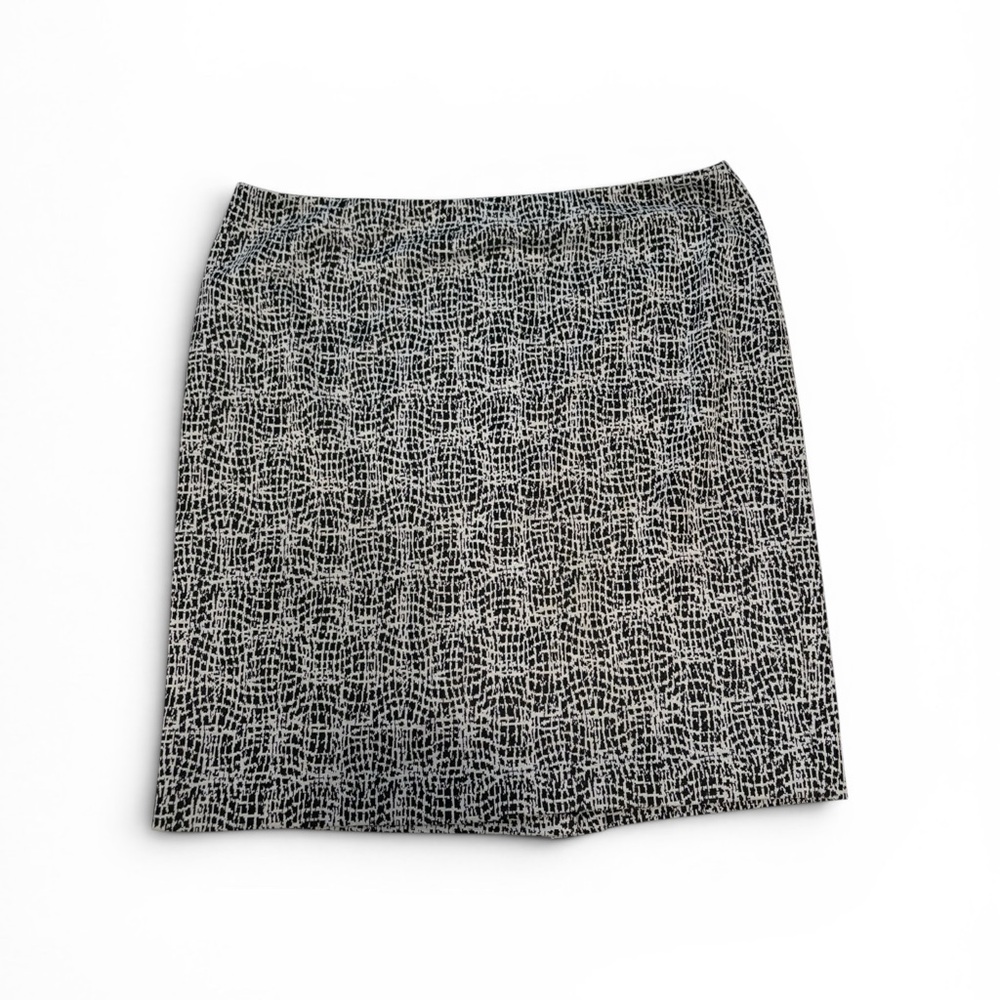 Kasper Black and White Patterned Pencil Skirt